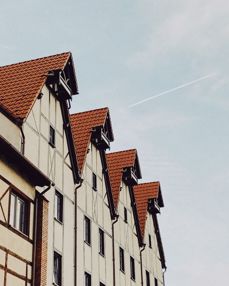Dach kryty dachówką ceramiczną